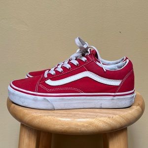 Vans Old Skool Shoe in Red